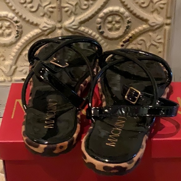 Mackin J Strappy Sandals - Picture 4 of 5